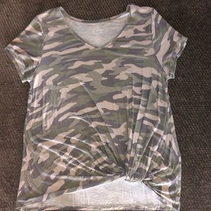 CAMO T-SHIRT W/ KNOT!!